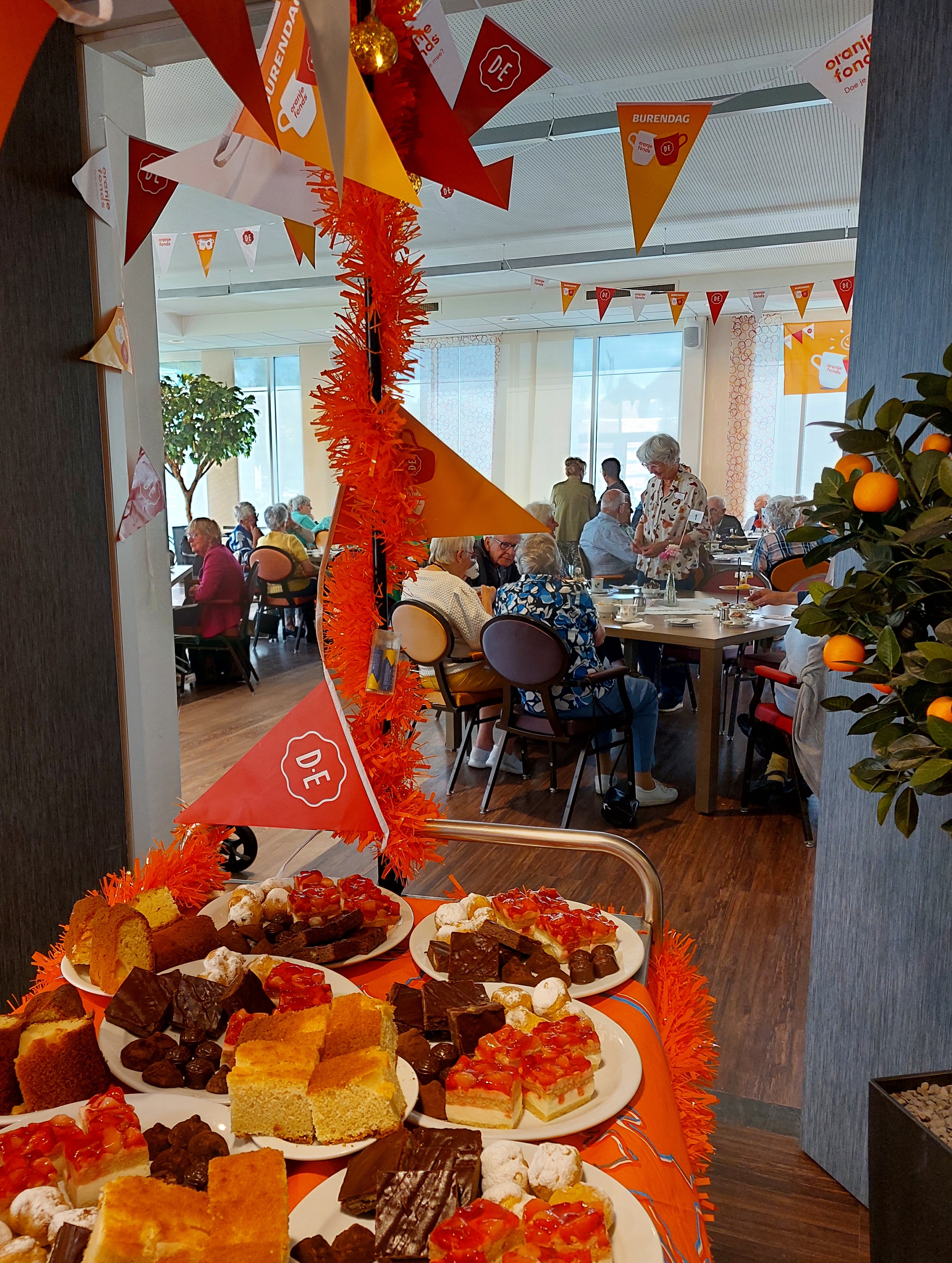 Druk bezochte high tea in De Spil